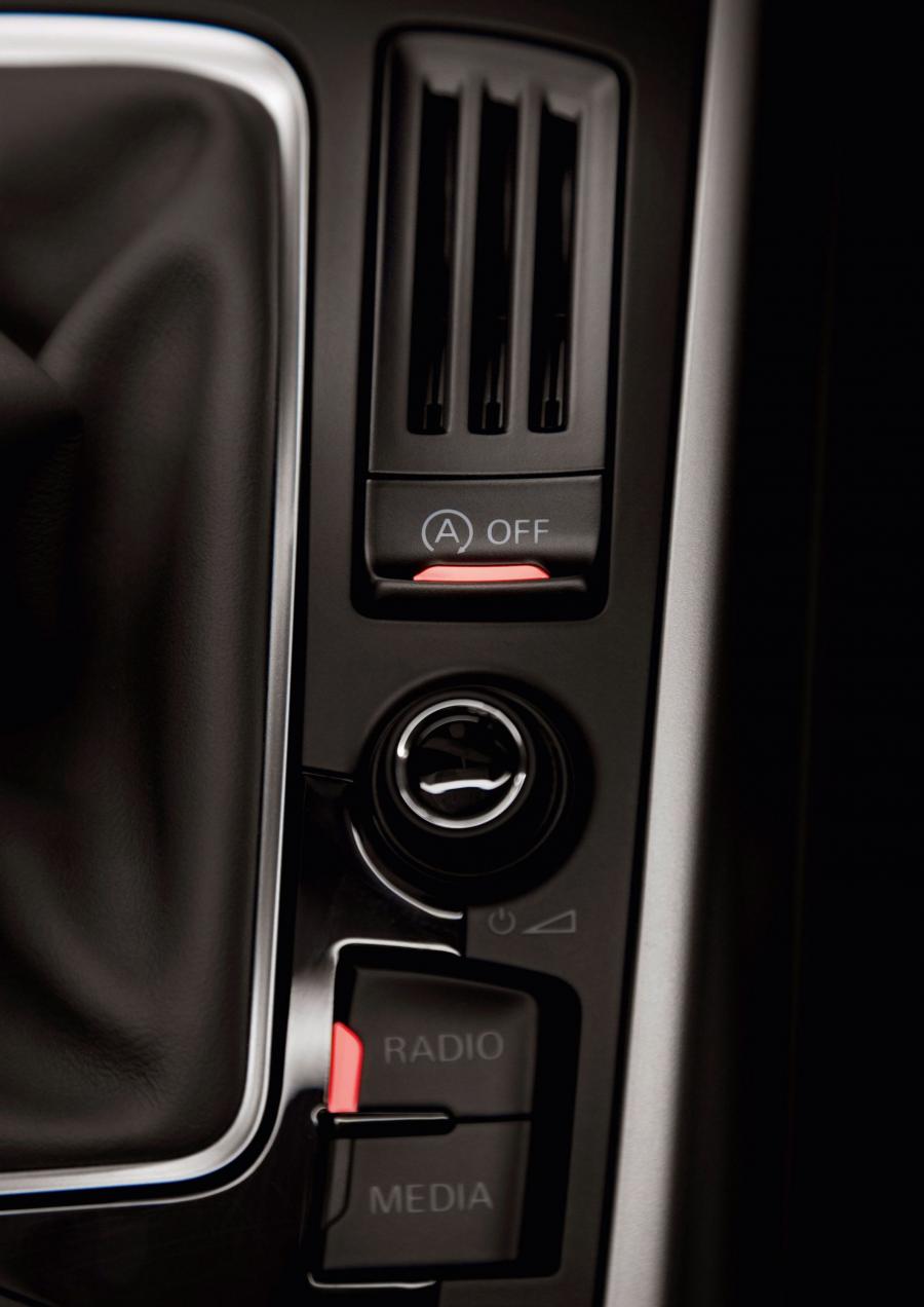 Детали интерьера Audi A4 2.0 TDIe Sedan (B8, 8K) 2009 года  (WW) (фото 3 из 34)